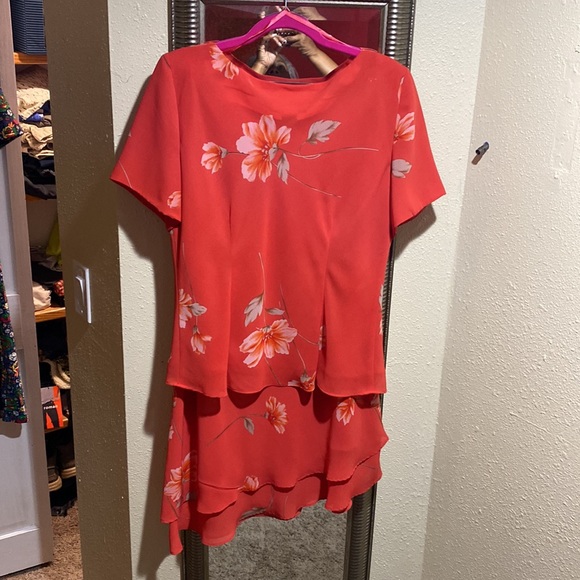 Studio I two piece skirt set - Picture 7 of 7